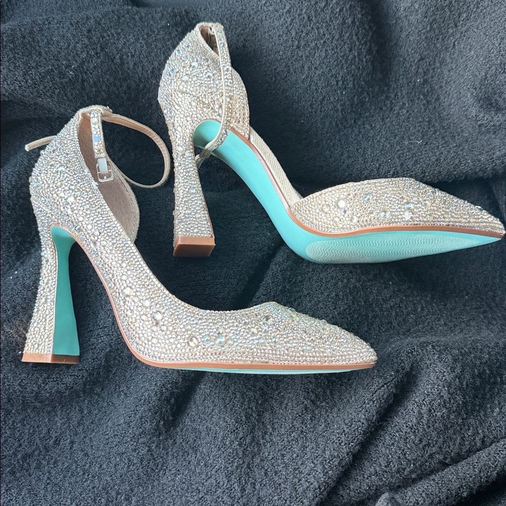 Betsey Johnson Ramsey Heel size 7.5 (SKU#N13) - Picture 3 of 6